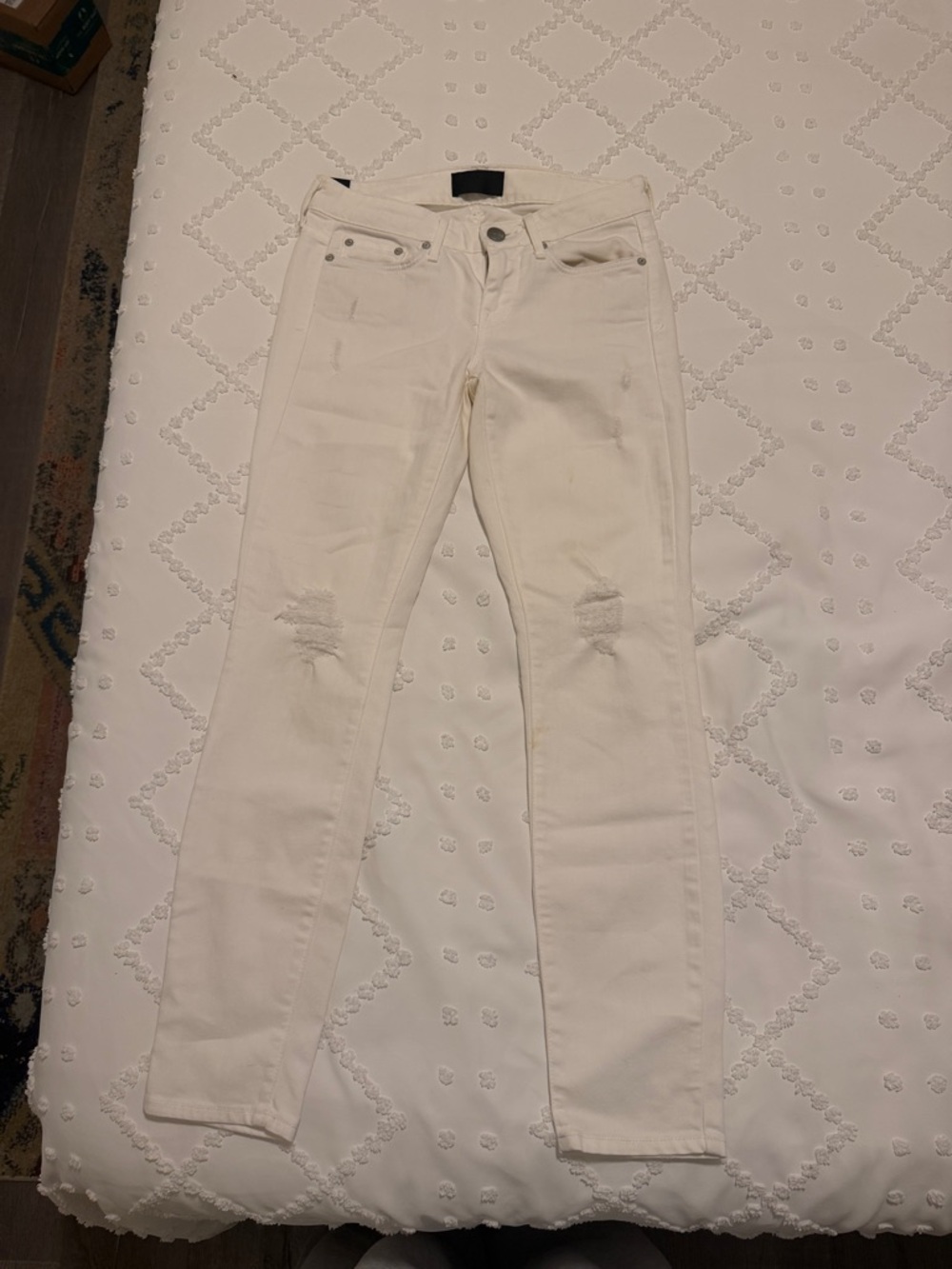 VINCE Women's White Distressed Skinny Jeans